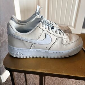 Nike Air Force 1 Low in Light Gray